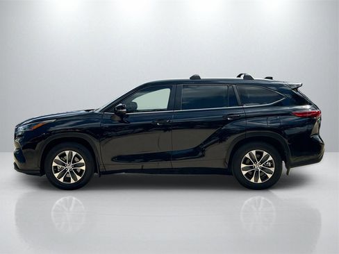 Certified 2023 Toyota Highlander XLE image 8