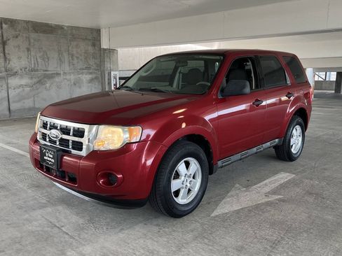 Used 2009 Ford Escape XLS AWD/4WD image 9