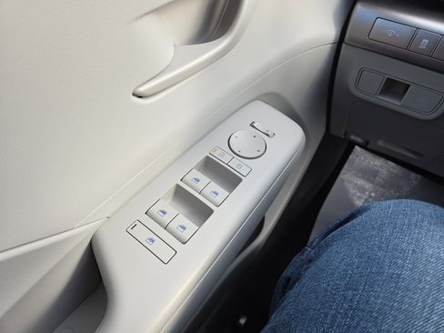 Certified 2025 Hyundai Kona SEL image 16