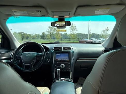 Used 2017 Ford Explorer Platinum AWD/4WD image 25
