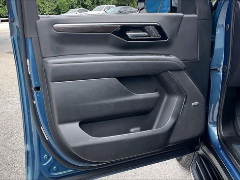 Used 2025 Chevrolet Tahoe Premier RWD image 21