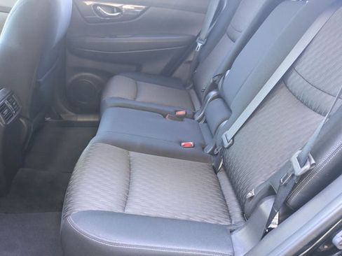 Used 2019 Nissan Rogue SV w/ Premium Package image 17