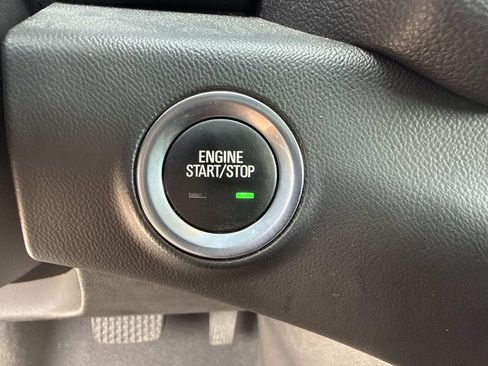 Used 2022 GMC Terrain SLE w/ Driver Convenience Package FWD image 28