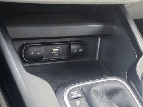 Used 2023 Kia Soul LX w/ LX Technology Package image 16