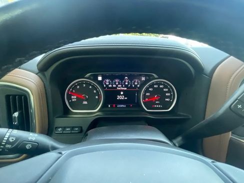 Used 2020 Chevrolet Silverado 1500 High Country w/ Technology Package AWD/4WD image 12