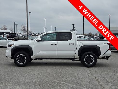 Used 2024 Toyota Tacoma TRD Off-Road image 3
