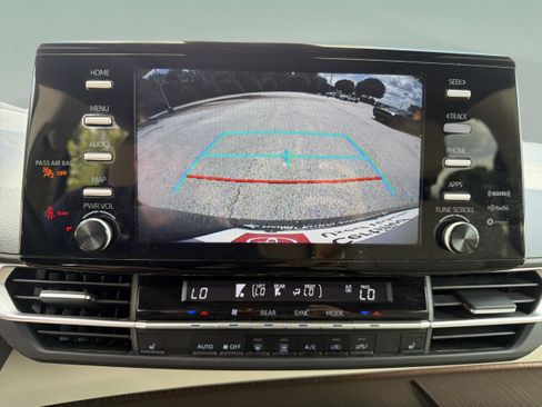 Certified 2024 Toyota Sienna XLE FWD image 13