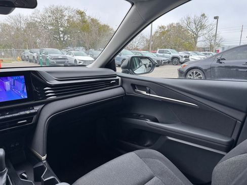 Used 2025 Toyota Camry LE FWD image 23