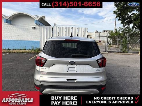 Used 2019 Ford Escape SE FWD image 4