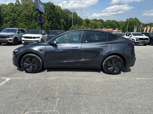 Used 2026 Tesla Model Y 2WD image 2