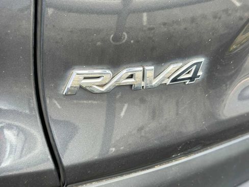 Used 2019 Toyota RAV4 XLE Premium w/ Cold Weather Package AWD/4WD image 5