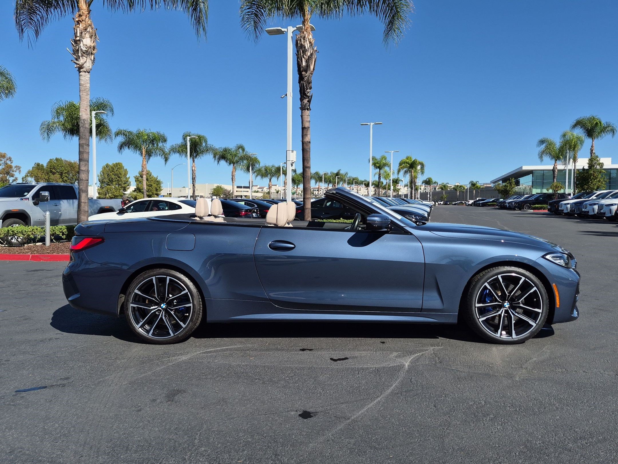 Certified 2022 BMW 430i xDrive Convertible w/ M Sport Package AWD/4WD image 11