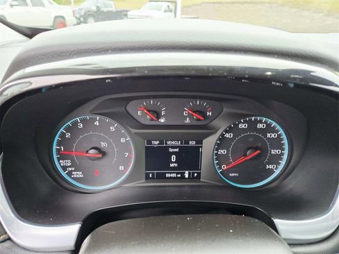 Used 2021 Chevrolet Traverse LT image 23