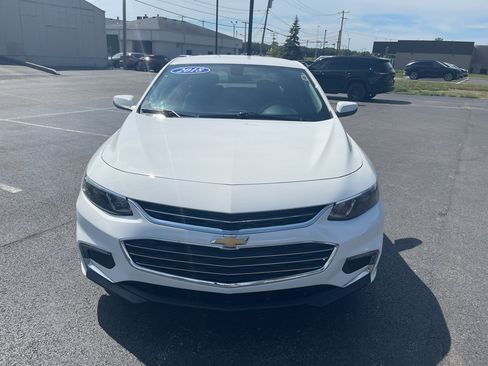 Used 2018 Chevrolet Malibu LT FWD image 2