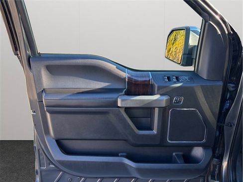 Used 2017 Ford F150 Platinum w/ Equipment Group 701A Luxury image 22