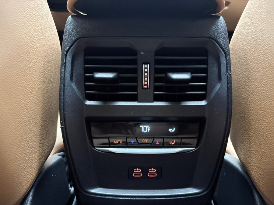Used 2021 BMW 330i xDrive  w/ M-Sport Package w/ M Sport Package AWD/4WD image 35