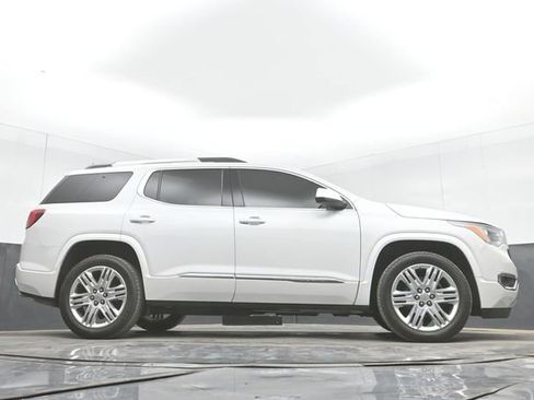 Used 2018 GMC Acadia Denali w/ Technology Package FWD image 34