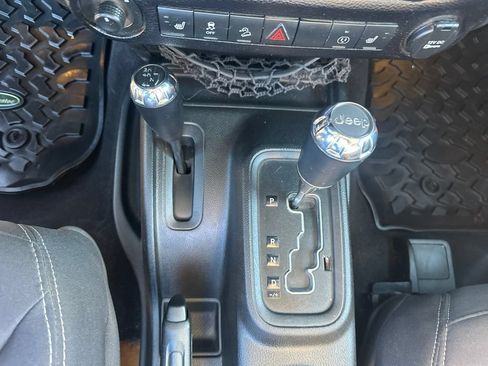 Used 2013 Jeep Wrangler Rubicon w/ PWR Convenience Group AWD/4WD image 6