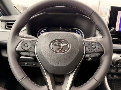 Used 2024 Toyota RAV4 SE w/ Convenience Package image 16