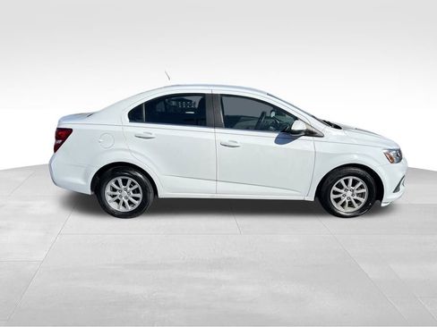 Used 2018 Chevrolet Sonic LT image 9