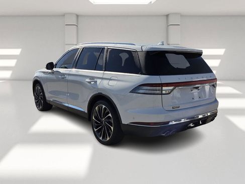 Used 2020 Lincoln Aviator Reserve w/ Equipment Group 202A image 3