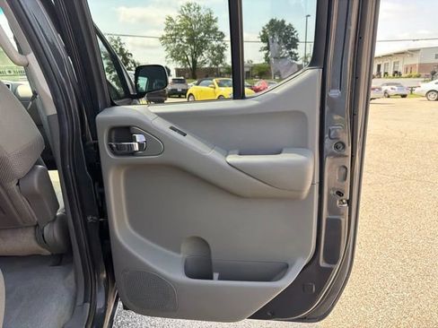 Used 2014 Nissan Frontier SV w/ SV Value Truck Package AWD/4WD image 25
