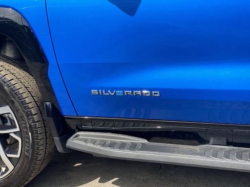 Used 2025 Chevrolet Silverado EV RST AWD/4WD image 10