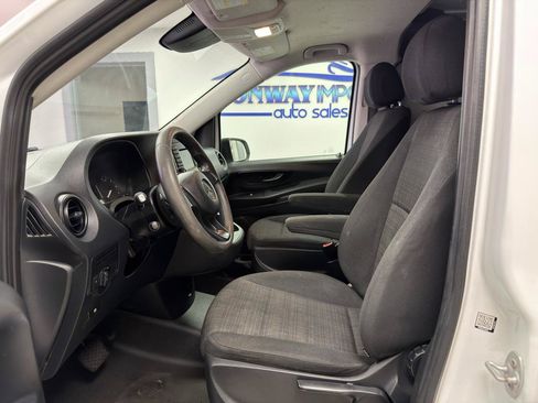 Used 2020 Mercedes-Benz Metris image 9