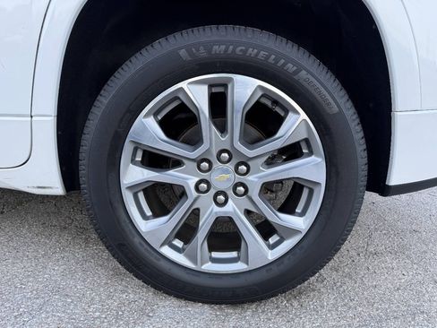 Used 2018 Chevrolet Traverse Premier w/ Driver Confidence II Package FWD image 31