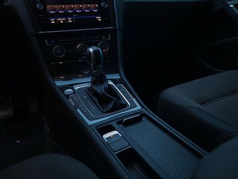 Used 2019 Volkswagen e-Golf SE w/ Driver Assistance Package image 19