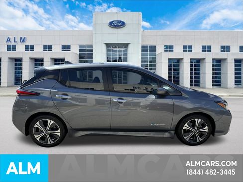 Used 2018 Nissan Leaf SV w/ SV Technology Package image 5