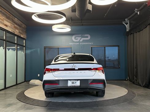 Used 2025 Hyundai Elantra Sport image 4