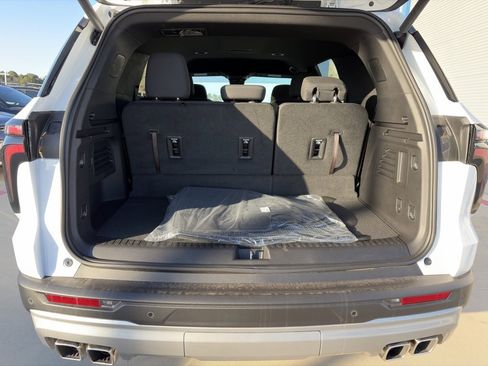 Used 2025 Chevrolet Traverse LT w/ LPO, Floor Liner Package image 9