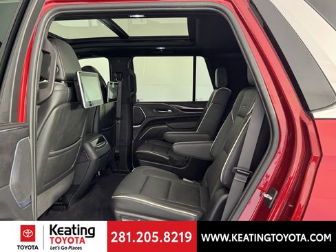 Used 2024 Cadillac Escalade Premium Luxury w/ Performance Package image 14