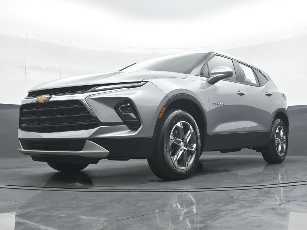 Used 2025 Chevrolet Blazer LT FWD image 27