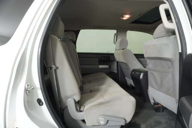 Used 2019 Toyota Sequoia SR5 AWD/4WD image 39