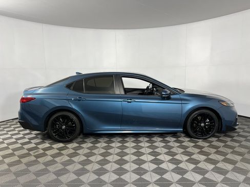 Used 2025 Toyota Camry SE image 4