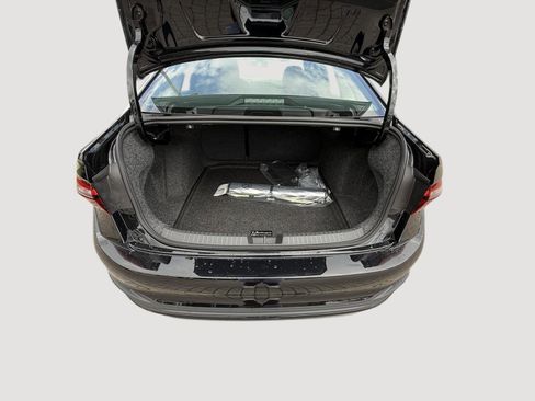 New 2025 Volkswagen Jetta SE image 9