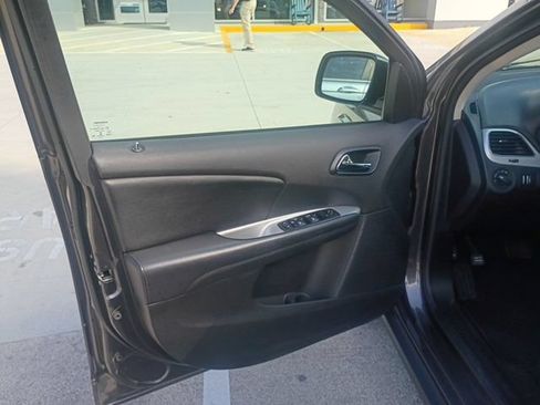 Used 2020 Dodge Journey SE w/ SE Popular Equipment Group FWD image 44