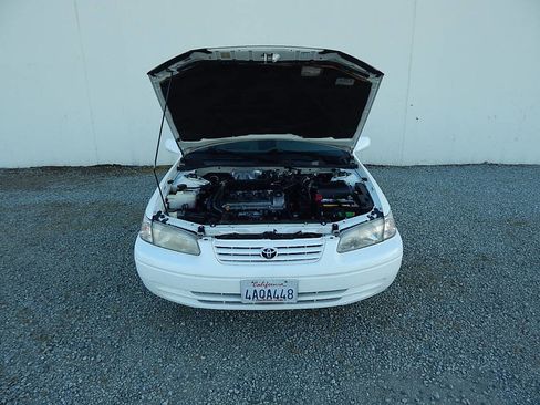 Used 1998 Toyota Camry LE image 20