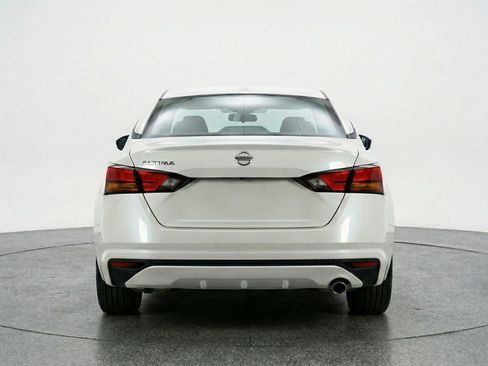 Used 2025 Nissan Altima 2.5 SV image 7