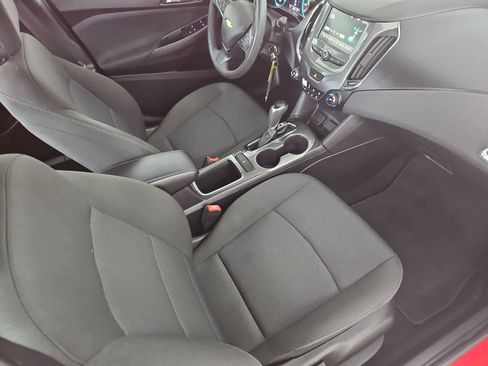 Used 2018 Chevrolet Cruze LT image 20