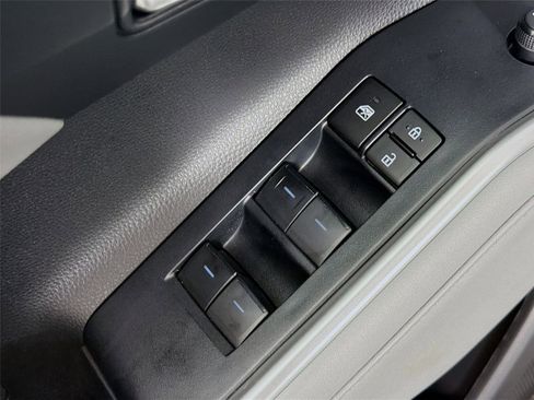 Used 2023 Toyota Highlander XLE image 19