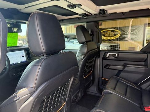 Used 2024 Ford Bronco Badlands w/ Sasquatch Package AWD/4WD image 8