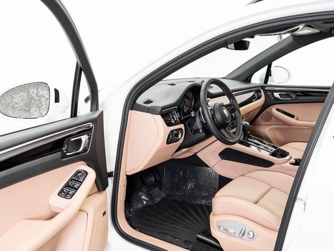 Used 2025 Porsche Macan image 6