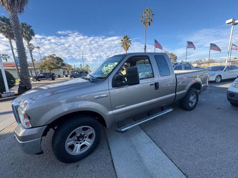 Used 2005 Ford F250 Lariat image 4