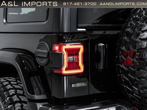 Used 2023 Jeep Wrangler Unlimited Sahara w/ LED Lighting Group AWD/4WD image 40