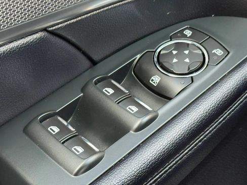 Used 2018 Ford Explorer XLT w/ Equipment Group 202A AWD/4WD image 42