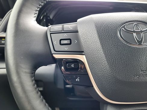 Used 2023 Toyota Crown AWD/4WD image 23