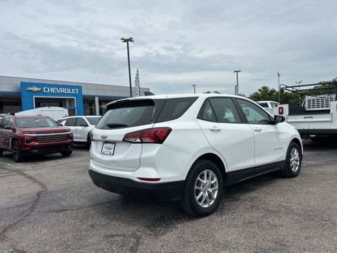 Used 2024 Chevrolet Equinox LS w/ Driver Confidence II Package FWD image 3